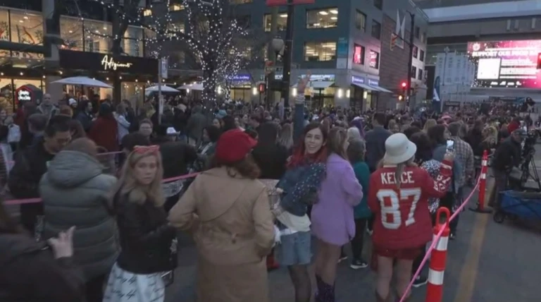 swifties-descend-on-downtown-vancouver-1-7137376.webp