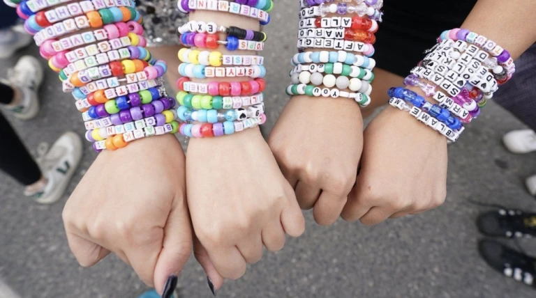 taylor-swift-bracelets-1-7134942.webp